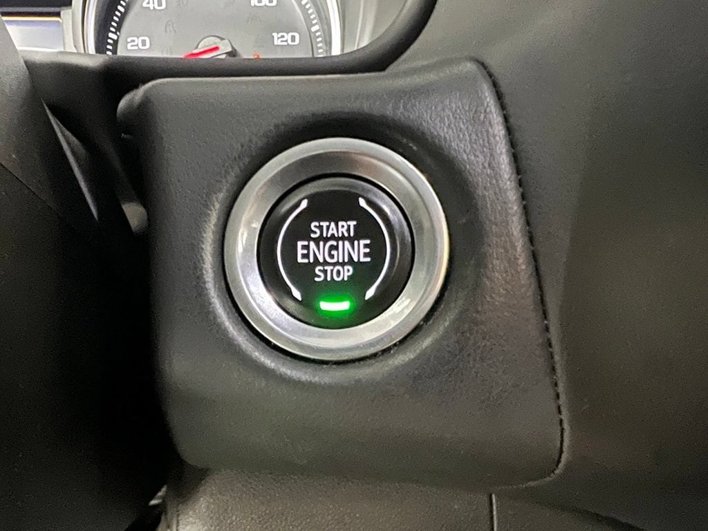 Used 2021 Summit White Chevrolet Z71 image 15