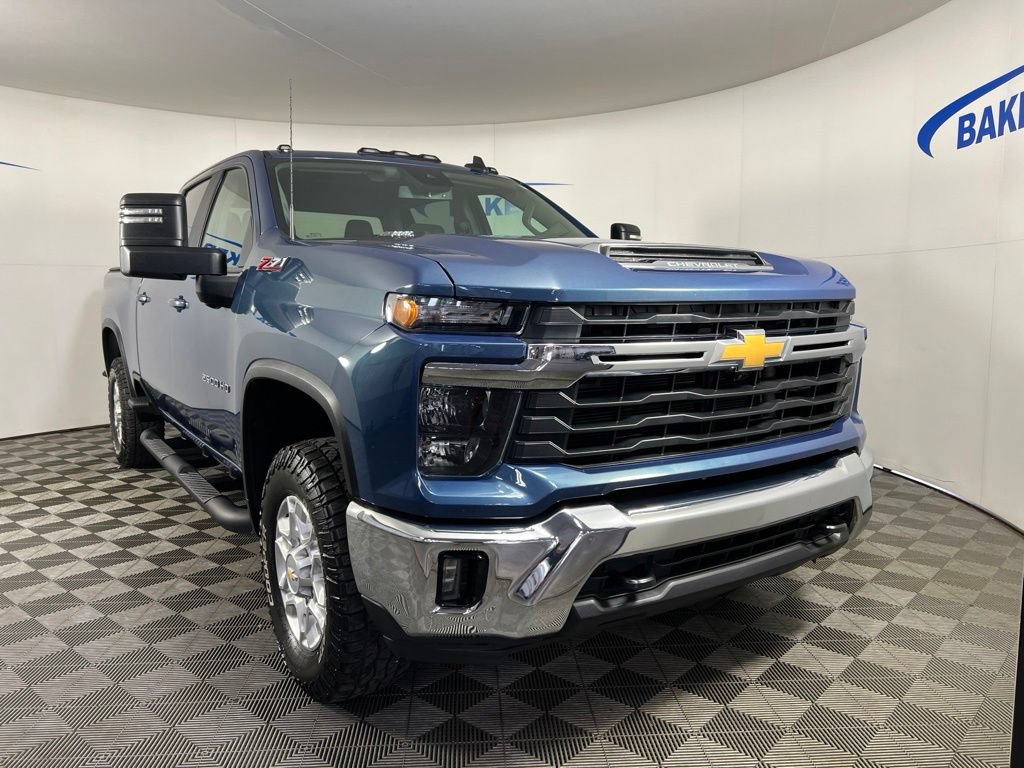 Used 2024 Lakeshore Blue Chevrolet LT image 8