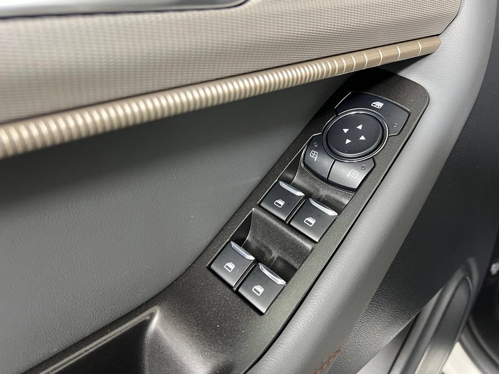 Used 2025 White Metallic Ford Active image 20