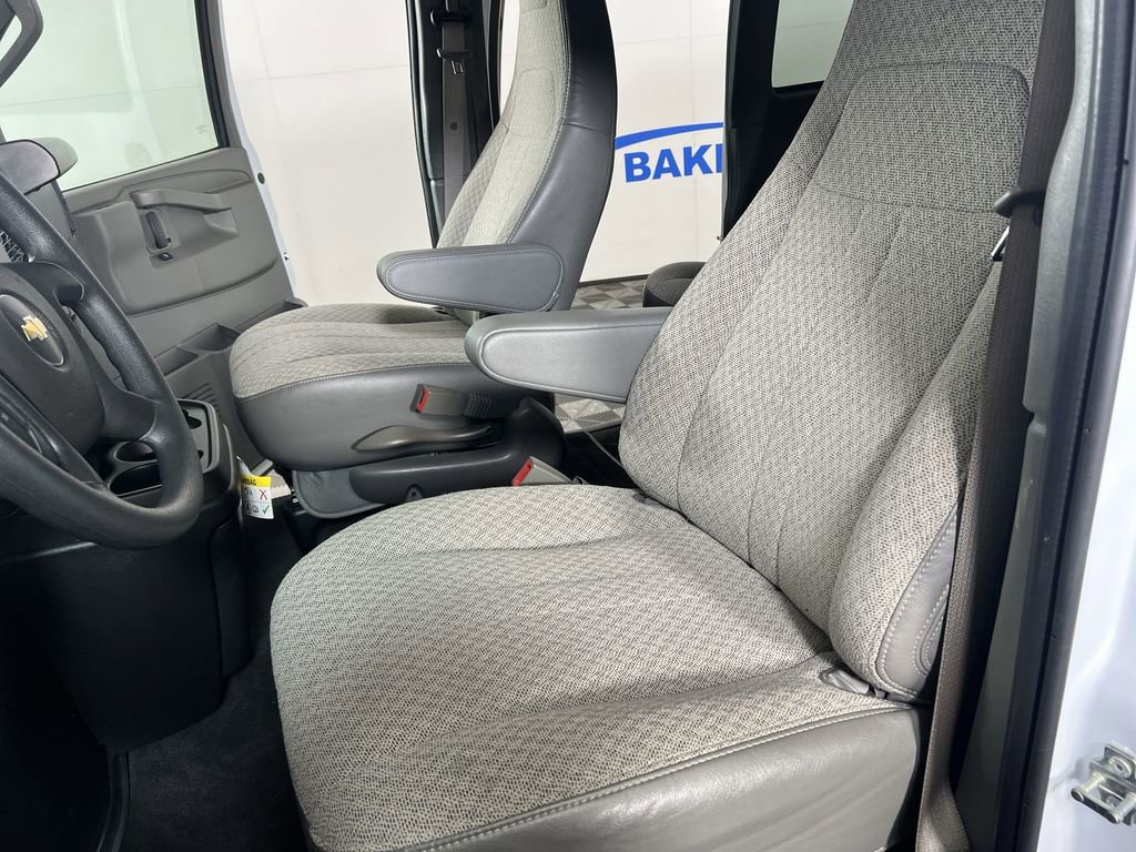 Used 2025 Summit White Chevrolet LT image 17