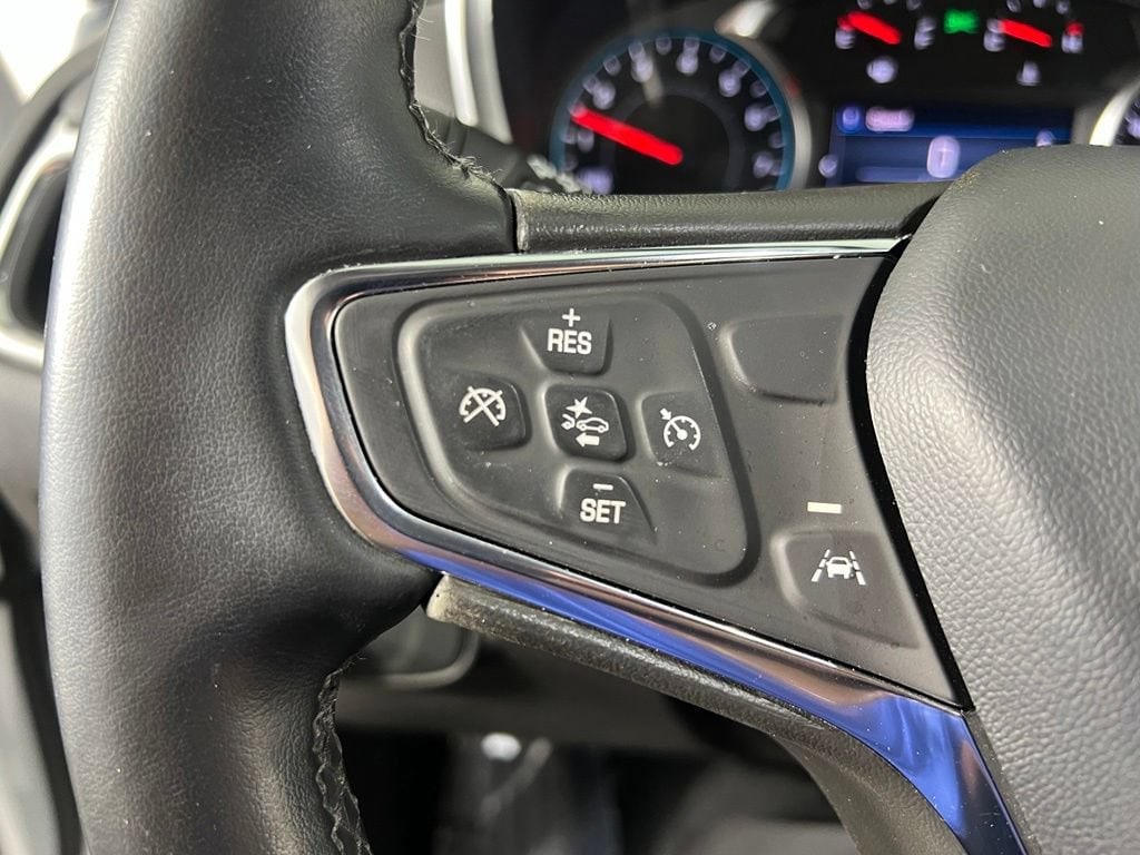Used 2024 Summit White Chevrolet LT w/1LT image 21