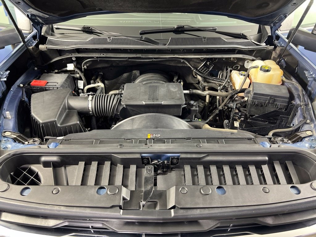Used 2024 Lakeshore Blue Chevrolet LT image 28