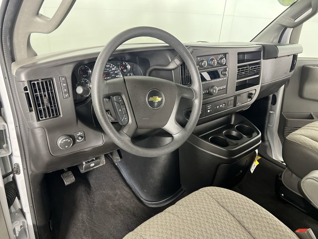 Used 2025 Summit White Chevrolet LT image 11