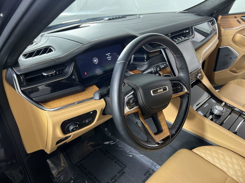 Used 2022 Midnight Sky Jeep Summit image 11