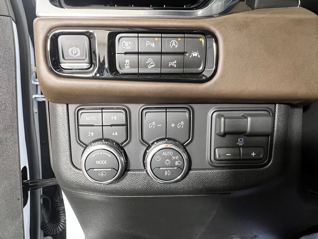 Used 2026 Glacier White Tricoat GMC Denali Ultimate image 42