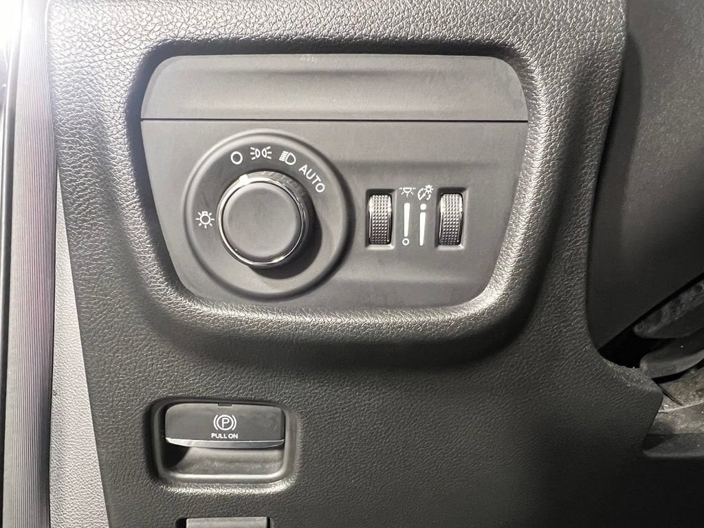 Used 2023 Baltic Gray Jeep L Laredo image 31