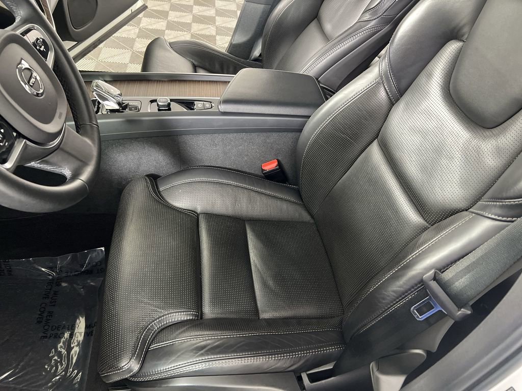 Used 2023 Crystal White Volvo B6 AWD Ultimate Dark image 20