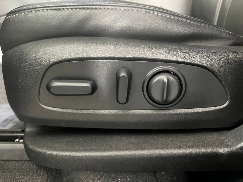 Used 2019 Ebony Twilight Buick Avenir image 24