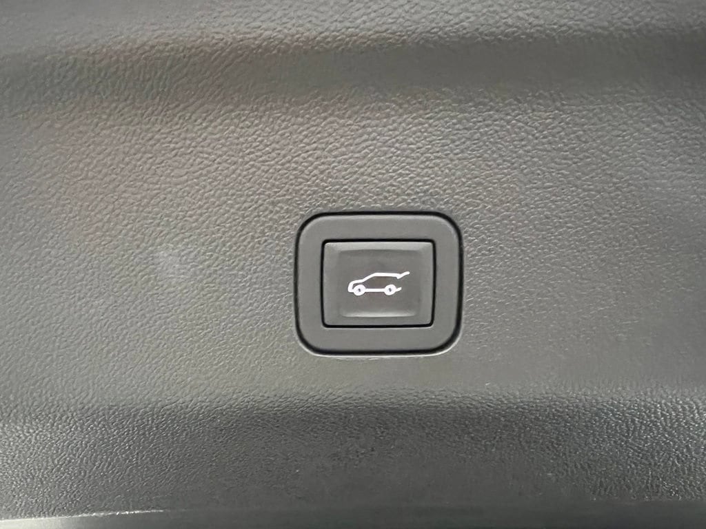 Used 2025 Titanium Rush GMC AT4 image 16