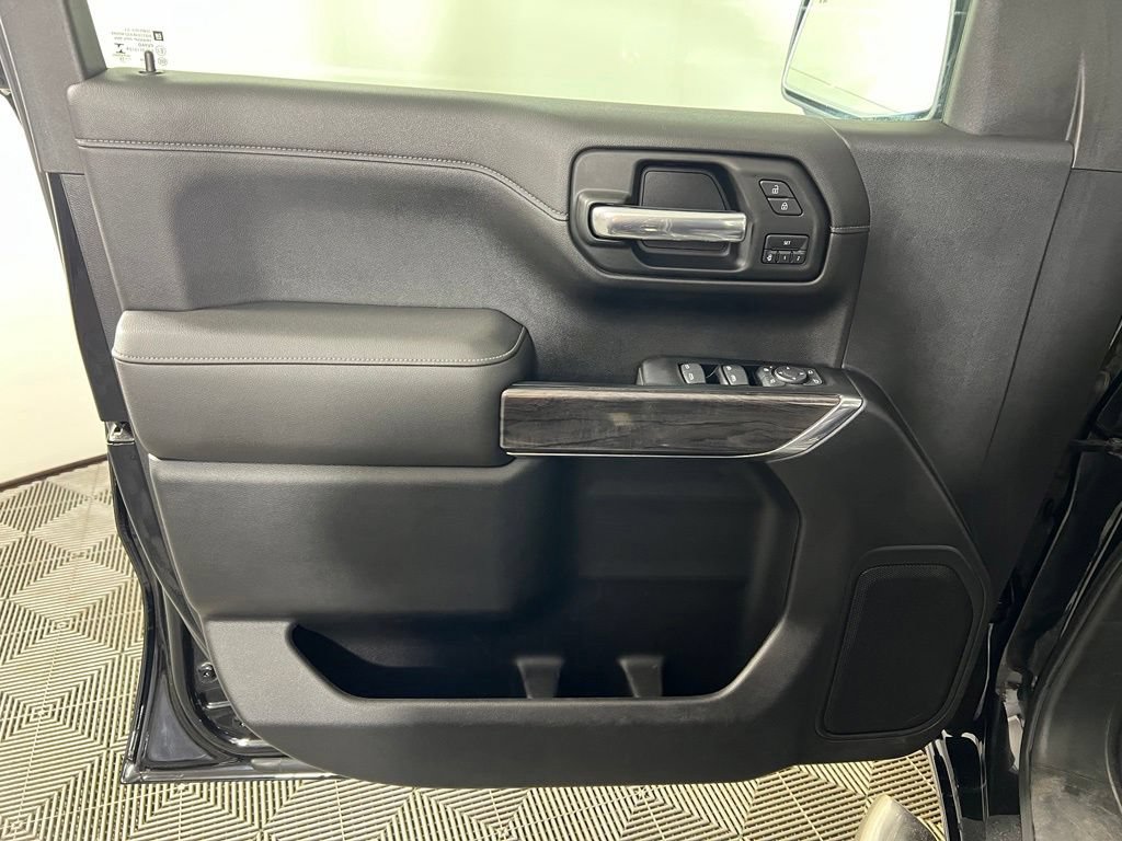Used 2019 Black Chevrolet LTZ image 27