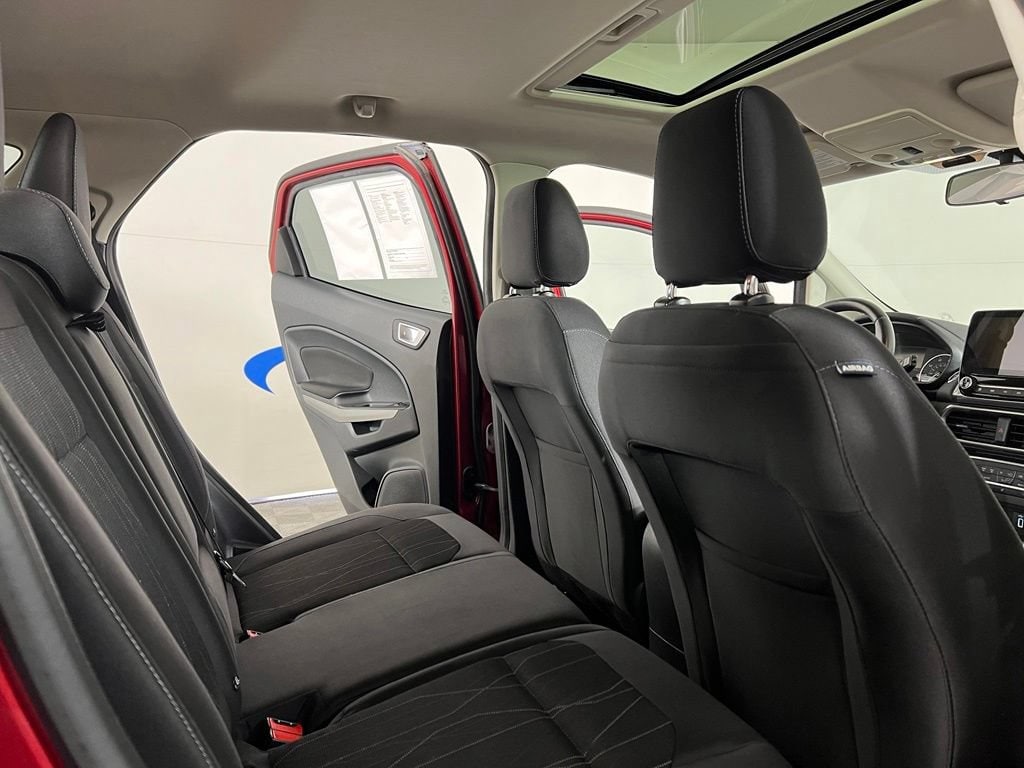 Used 2018 Ruby Red Metallic Ford SE image 13