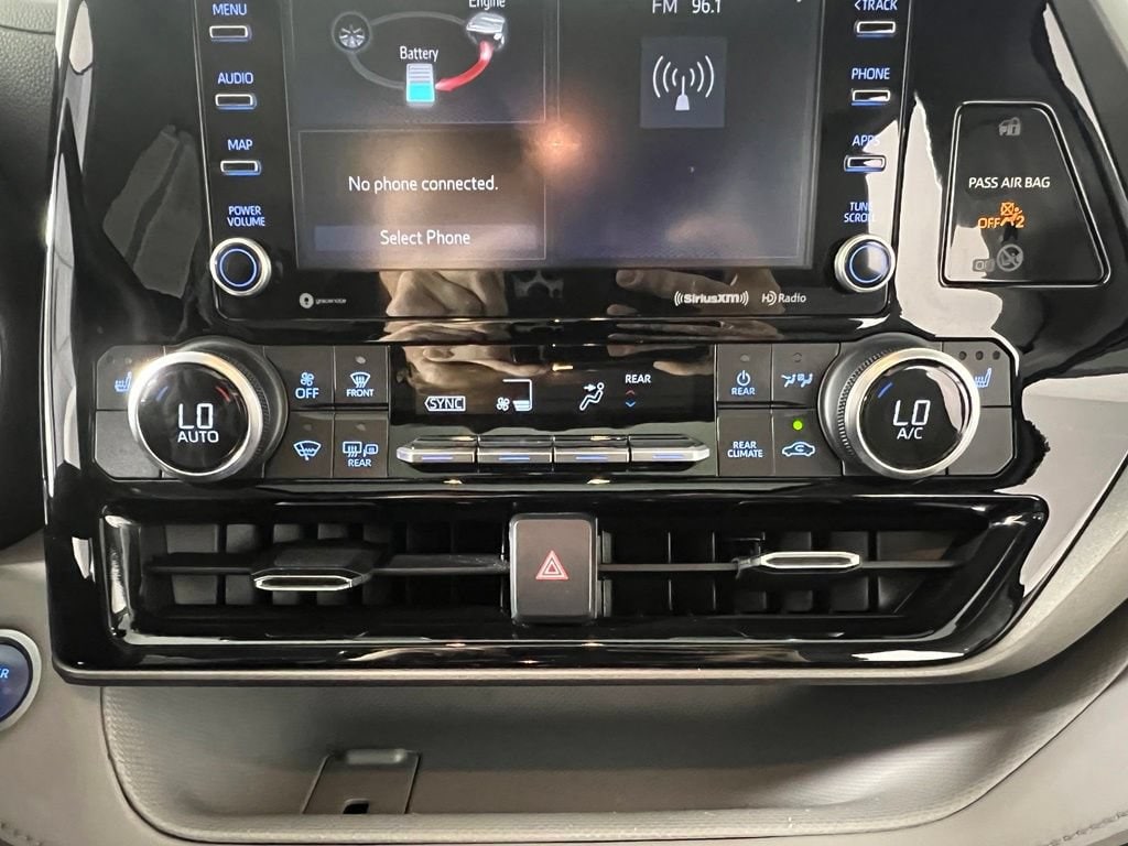 Used 2021 Magnetic Gray Metallic Toyota XLE image 27