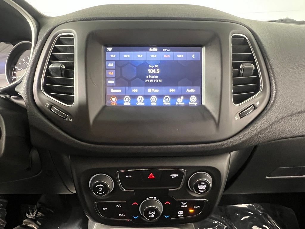 Used 2018 Laser Blue Pearlcoat Jeep Latitude 4x4 image 23