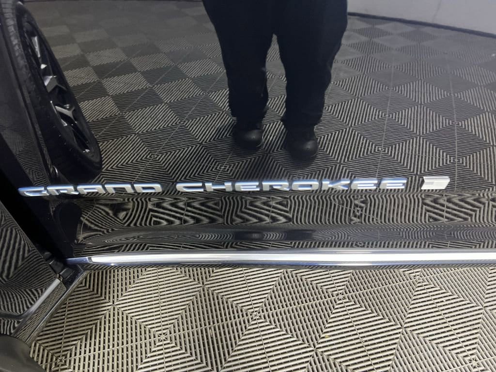 Used 2022 Midnight Sky Jeep Summit image 33