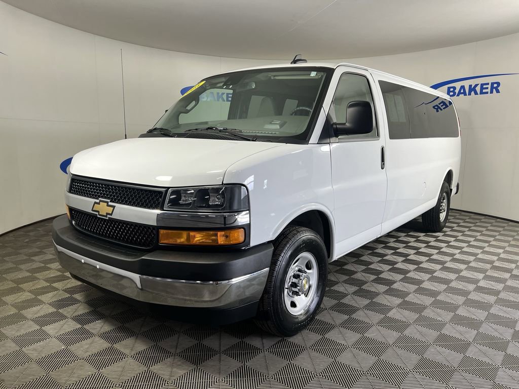 Used 2025 Summit White Chevrolet LT image 5
