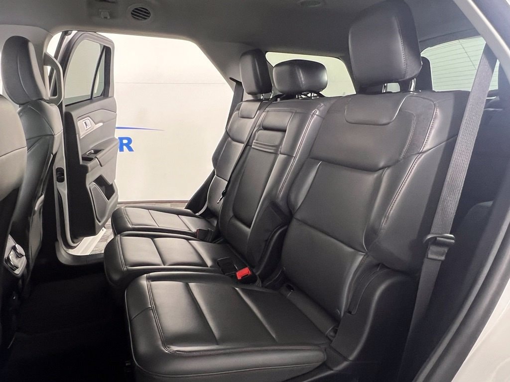 Used 2025 White Metallic Ford Active image 17