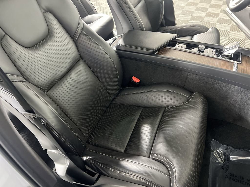 Used 2023 Crystal White Volvo B6 AWD Ultimate Dark image 28