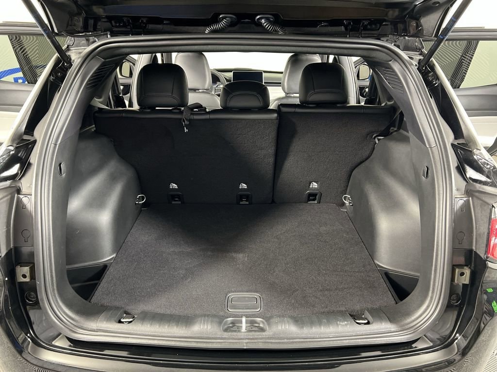 Used 2023 Diamond Black Crystal Pearlcoat Jeep Limited image 24