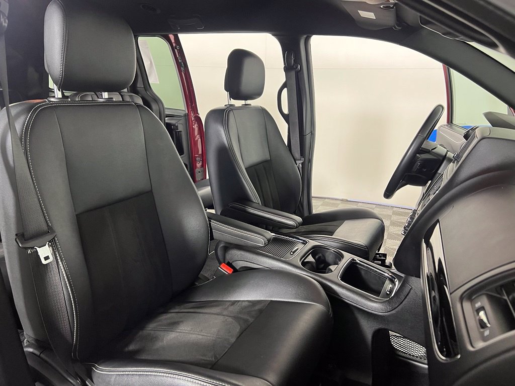 Used 2020 Octane Red Pearlcoat Dodge SXT image 12