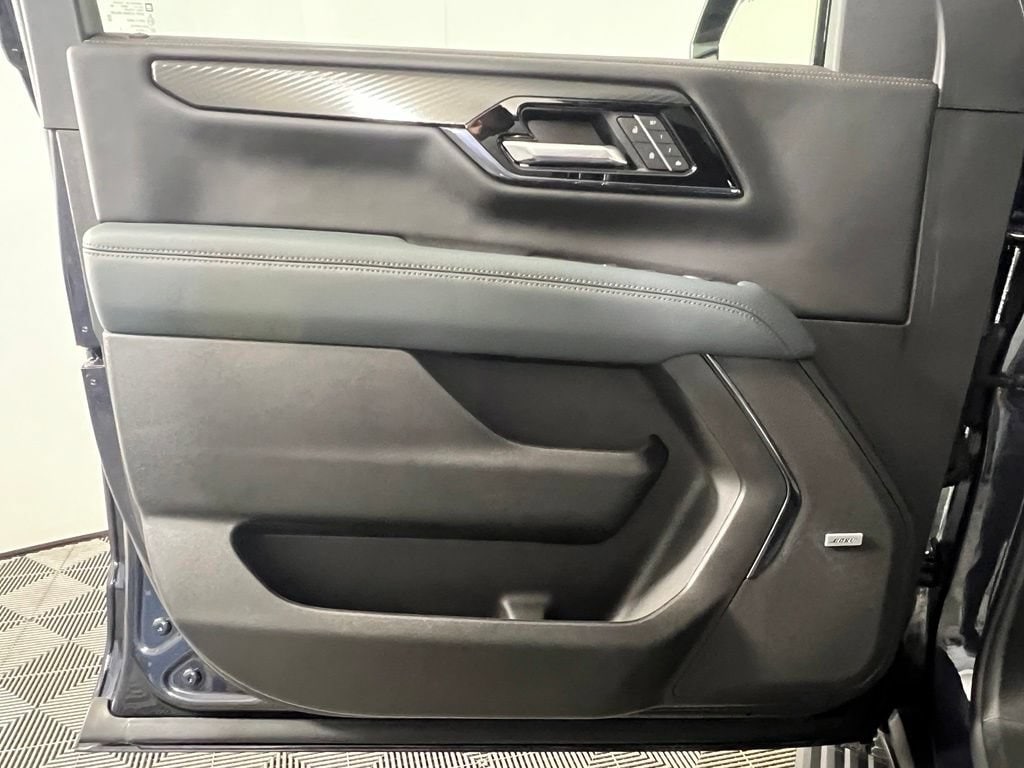 Used 2025 Titanium Rush GMC AT4 image 19