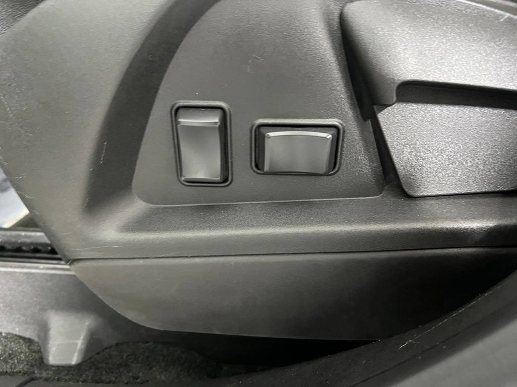 Used 2015 White Diamond Tricoat Chevrolet LT w/1LT image 19