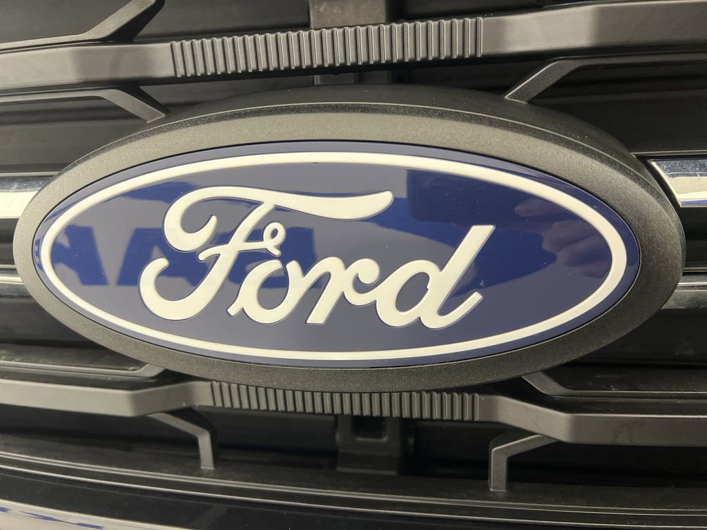 Used 2025 Oxford White Ford XLT image 29