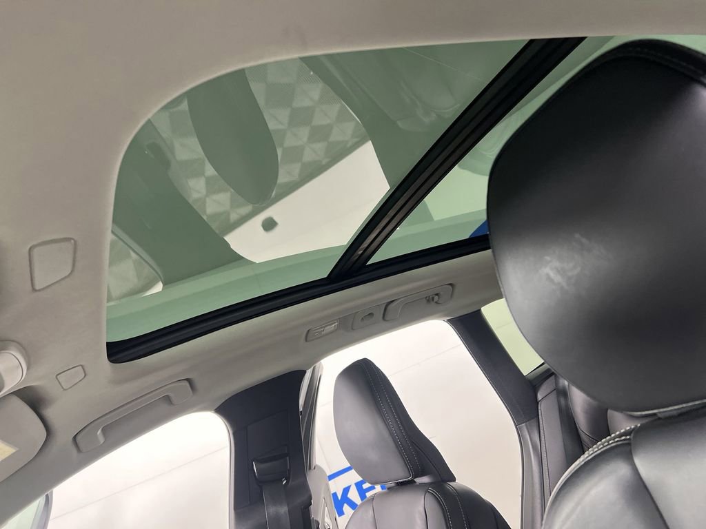 Used 2023 Crystal White Volvo B6 AWD Ultimate Dark image 19