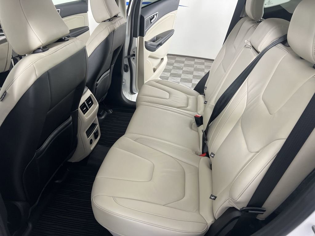 Used 2022 Star White Tri-Coat Ford Titanium image 25