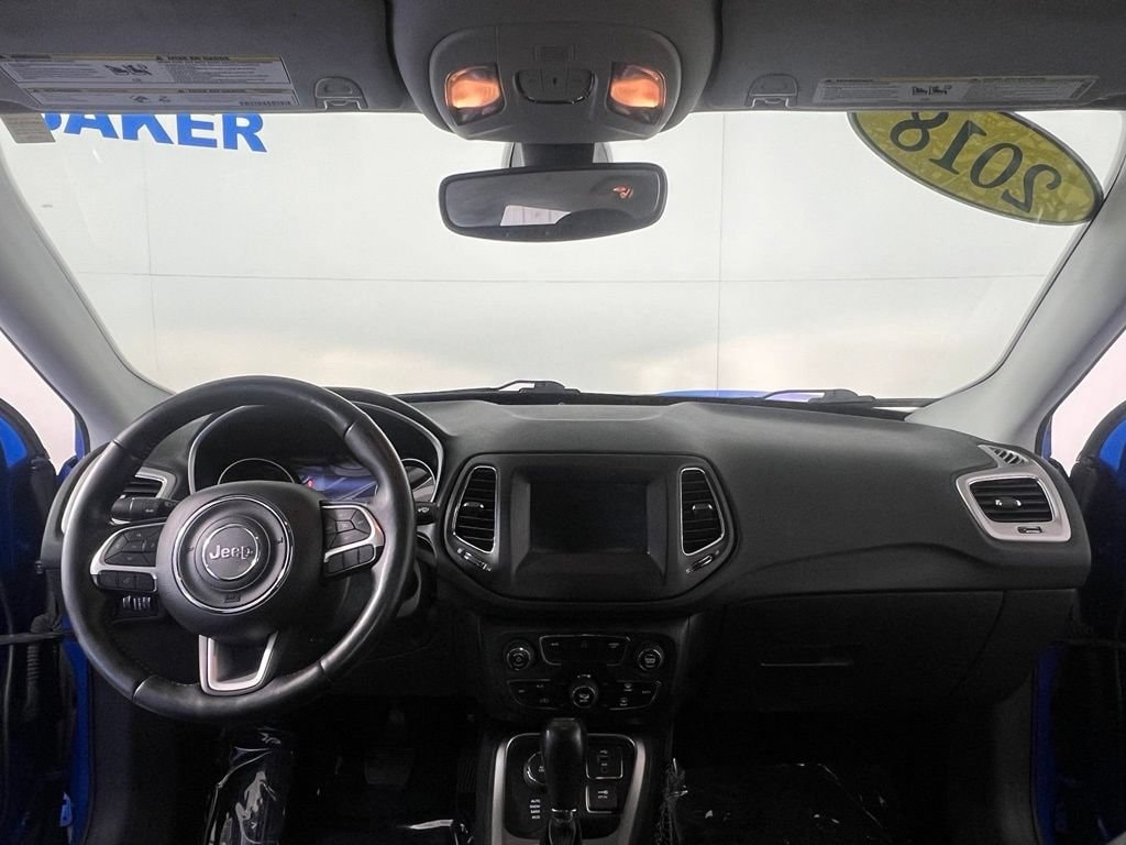 Used 2018 Laser Blue Pearlcoat Jeep Latitude 4x4 image 10