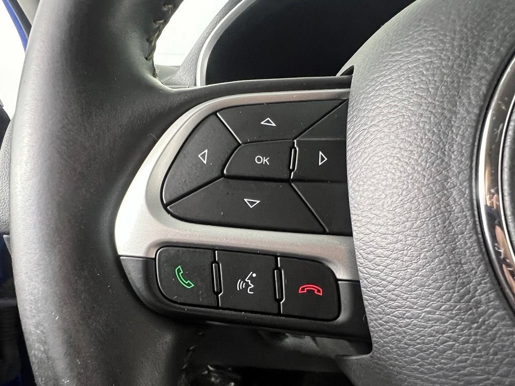 Used 2018 Laser Blue Pearlcoat Jeep Latitude 4x4 image 21