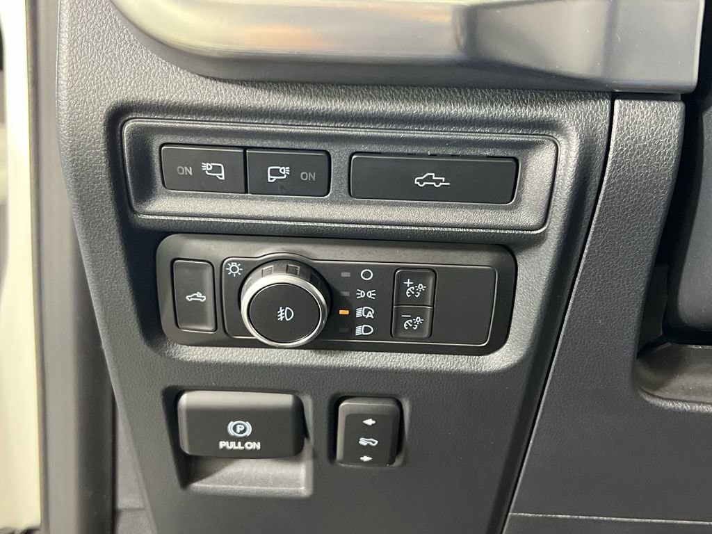 Used 2021 Star White Metallic Tri-Coat Ford  image 18