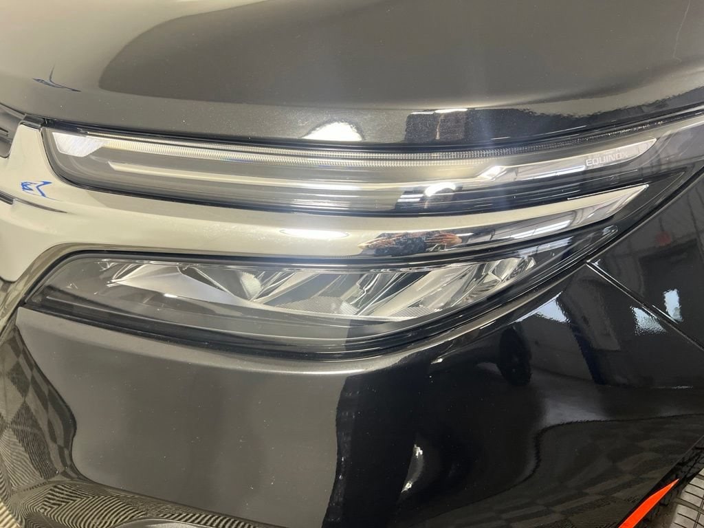 Used 2024 Mosaic Black Metallic Chevrolet LT w/1LT image 30