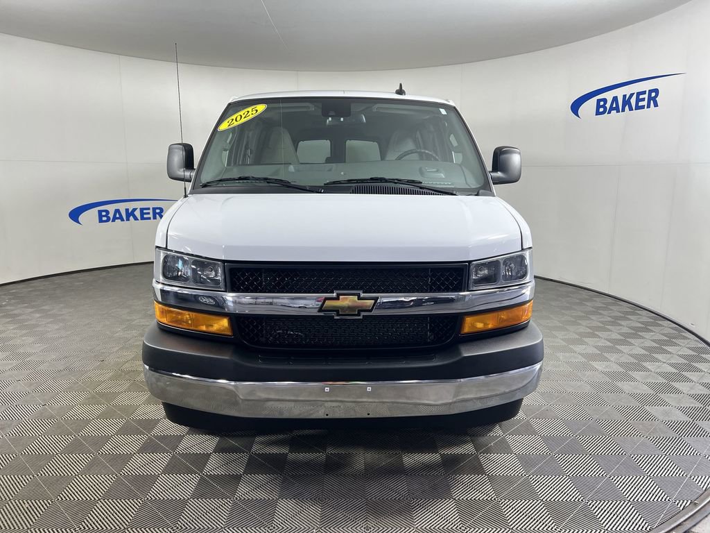 Used 2025 Summit White Chevrolet LT image 3