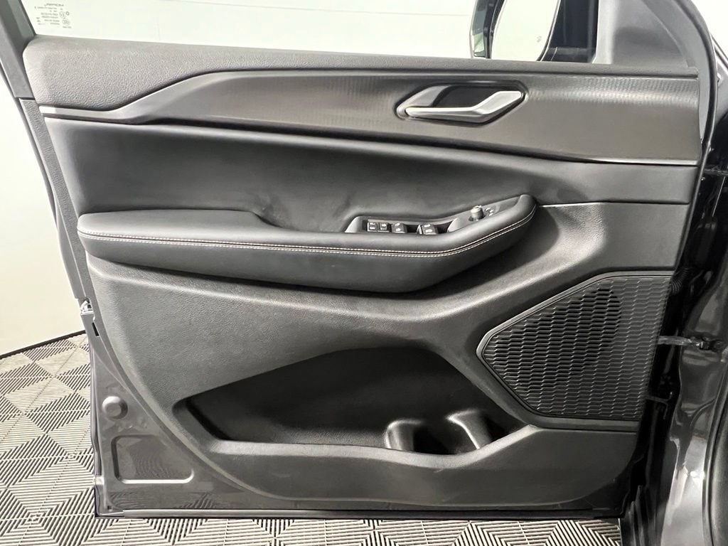 Used 2023 Baltic Gray Jeep L Laredo image 19