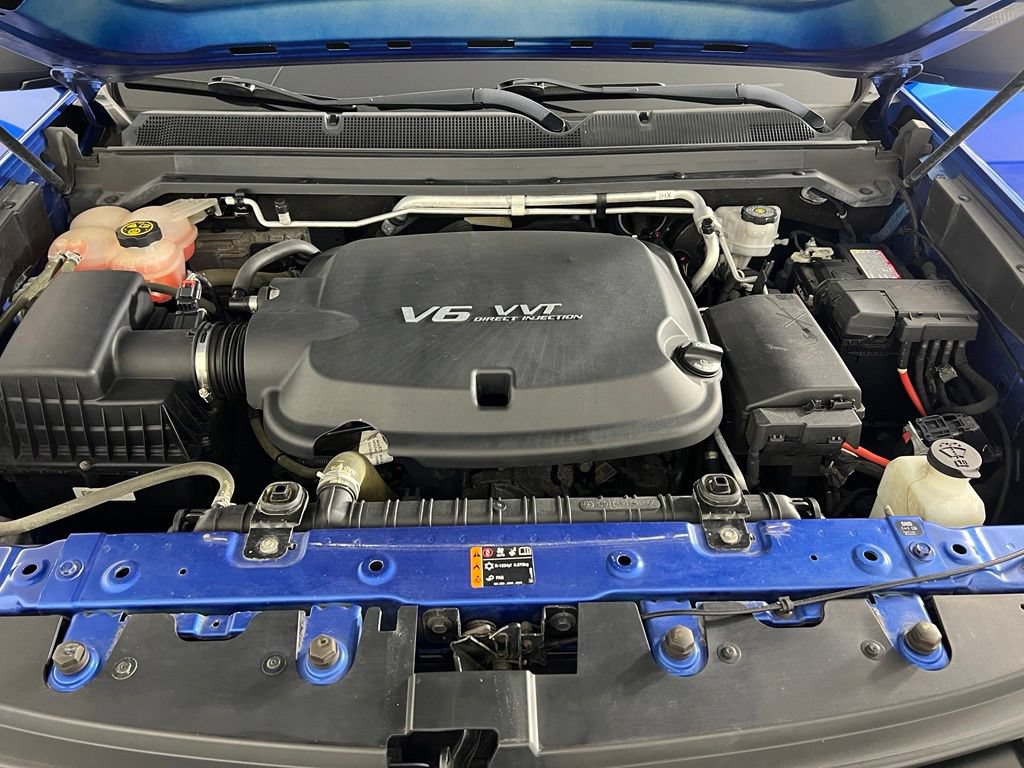 Used 2018 Kinetic Blue Chevrolet WT image 29