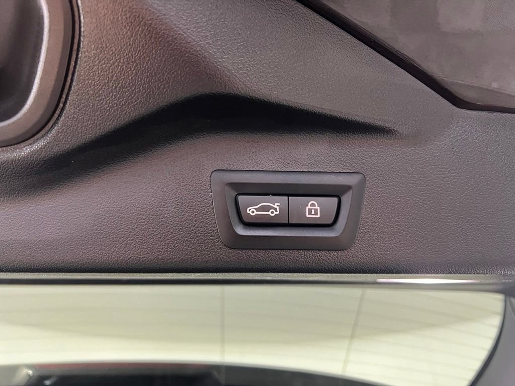 Used 2022 Sparkling Brown BMW xDrive40i image 15