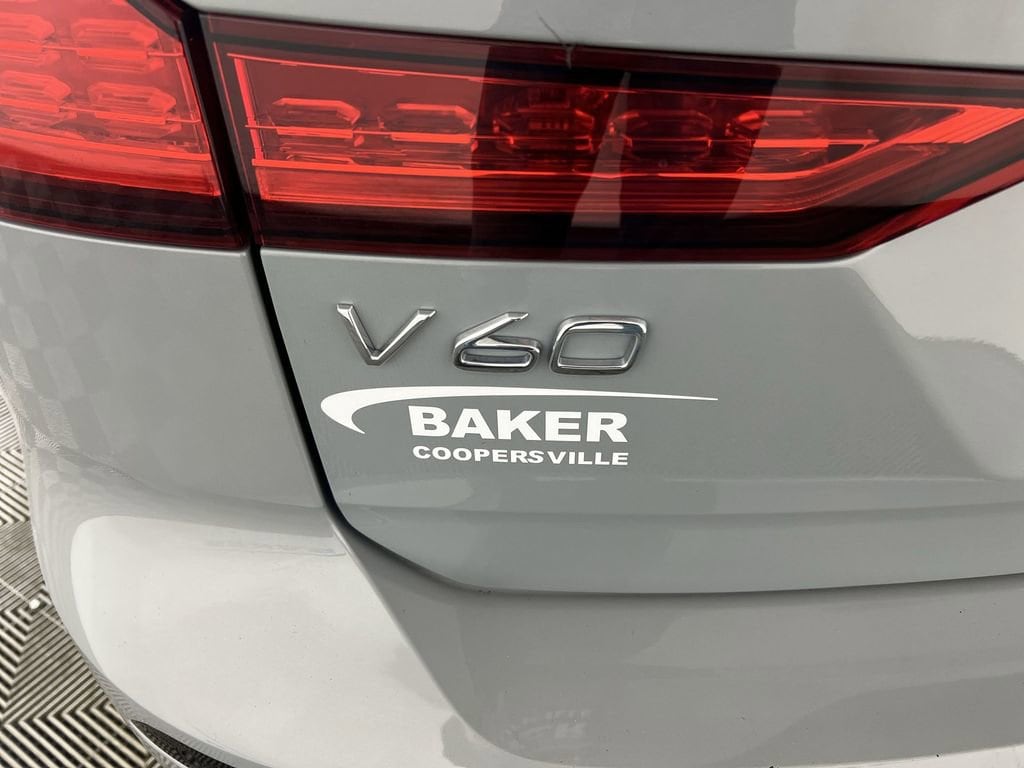 Used 2025 Vapour Gray Metallic Volvo B5 Plus image 31