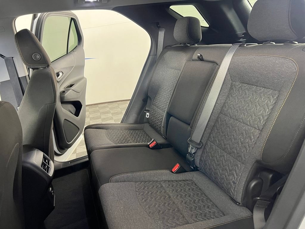 Used 2024 Summit White Chevrolet LT w/1LT image 16