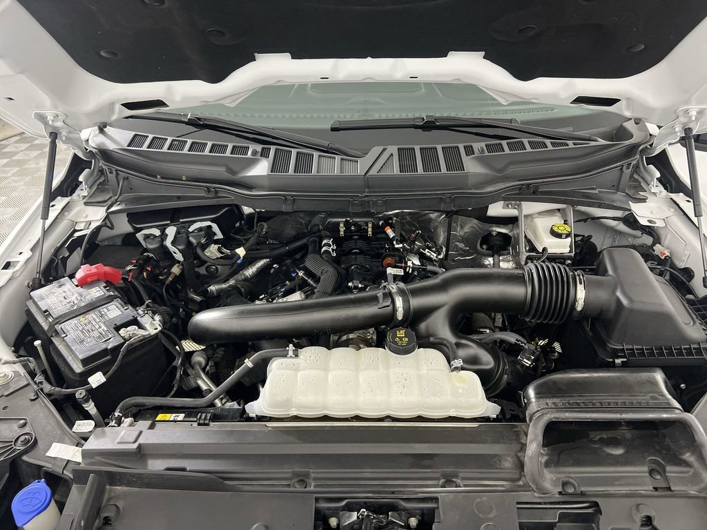 Used 2025 Oxford White Ford XLT image 28