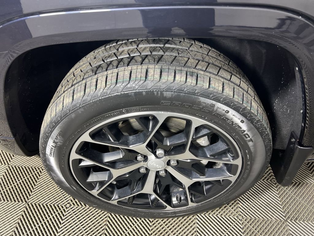 Used 2022 Midnight Sky Jeep Summit image 34