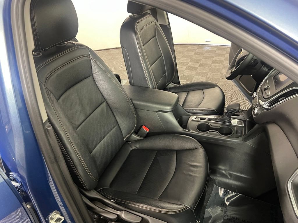 Used 2024 Lakeshore Blue Metallic Chevrolet LT w/1LT image 12