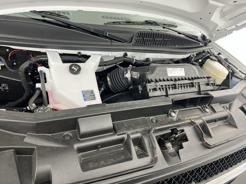 Used 2025 Summit White Chevrolet LT image 27