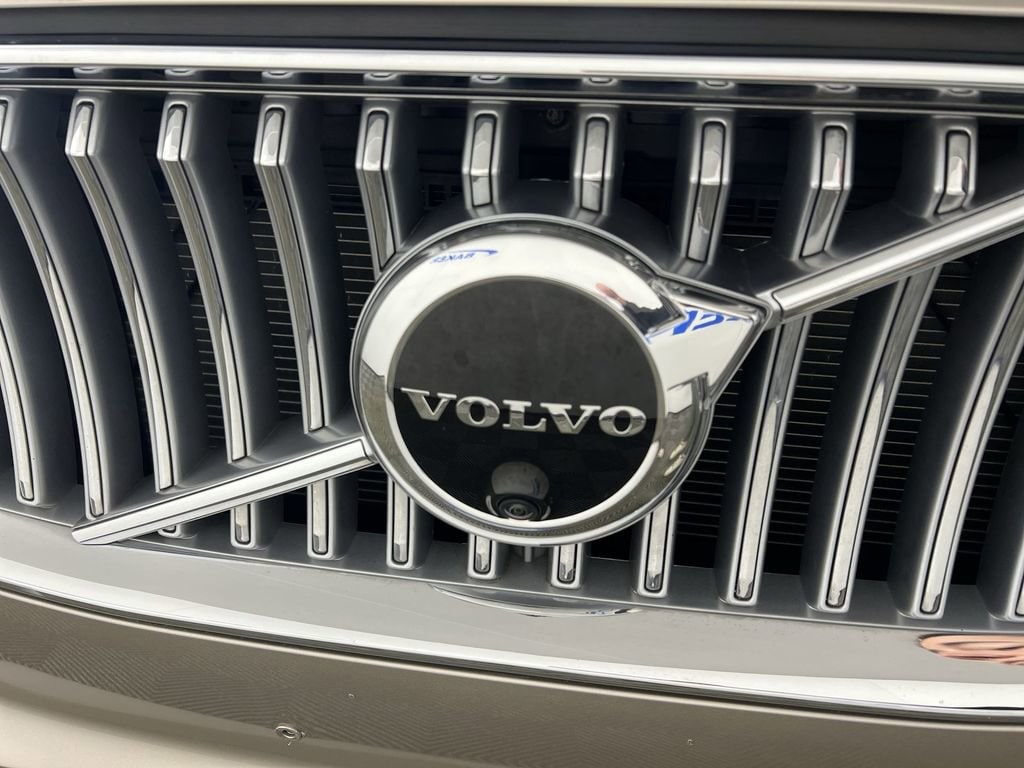 Used 2023 Bright Dusk Volvo B6 AWD Ultimate 6-Seater image 33