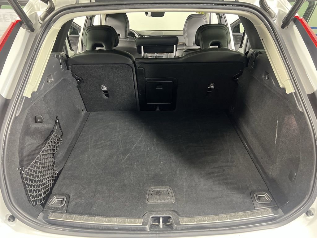 Used 2023 Crystal White Volvo B6 AWD Ultimate Dark image 26