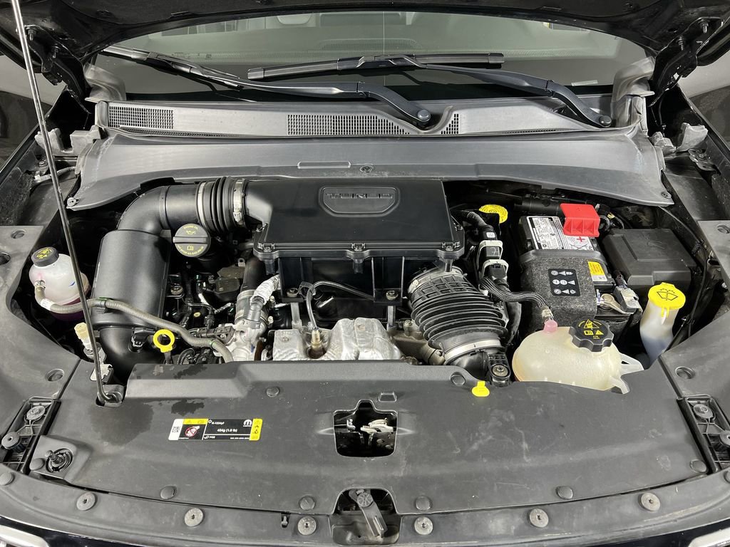 Used 2023 Diamond Black Crystal Pearlcoat Jeep Limited image 28