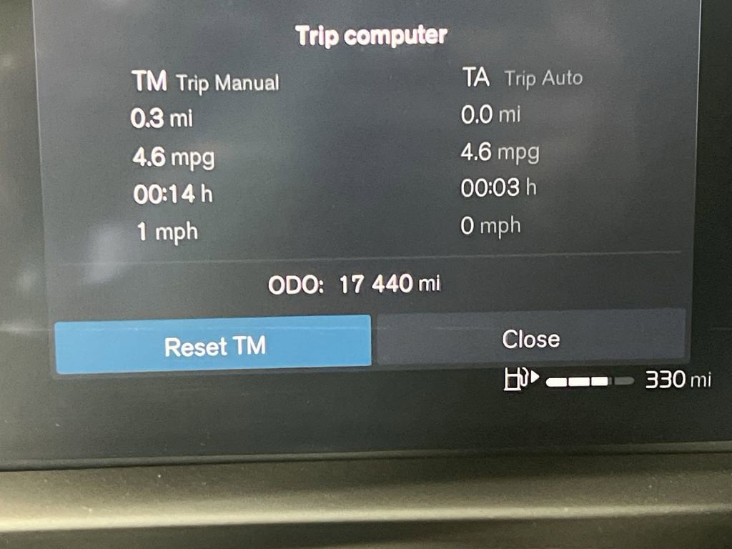 Used 2025 Vapour Gray Metallic Volvo B5 Plus image 13