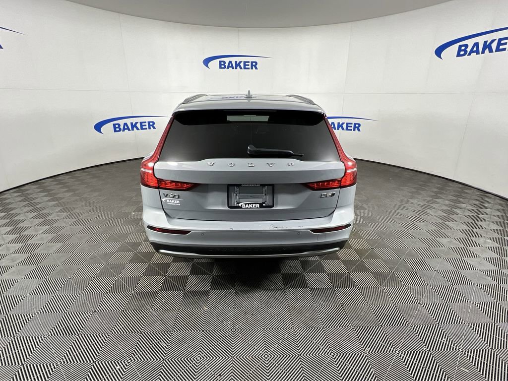 Used 2025 Vapour Gray Metallic Volvo B5 Plus image 8