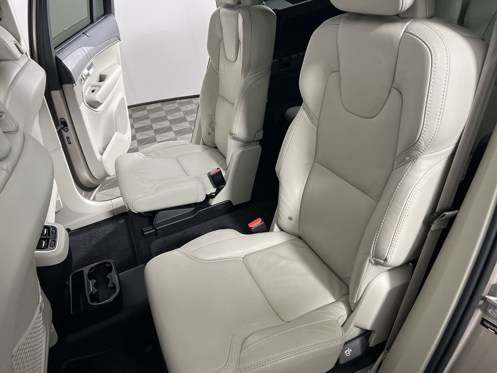 Used 2023 Bright Dusk Volvo B6 AWD Ultimate 6-Seater image 27