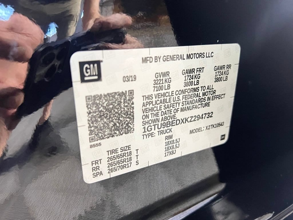 Used 2019 Onyx Black GMC SLE image 36