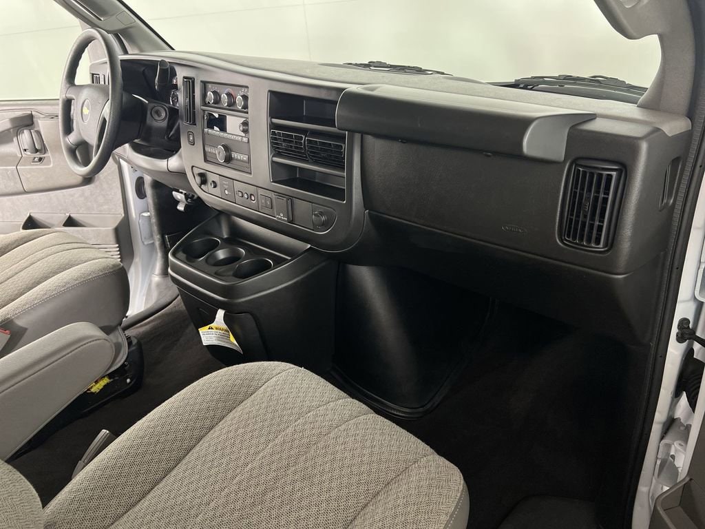 Used 2025 Summit White Chevrolet LT image 26